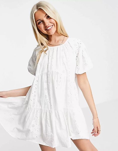 Urban Revivo – Weites Minikleid mit Rückenausschnitt in Weiß günstig online kaufen