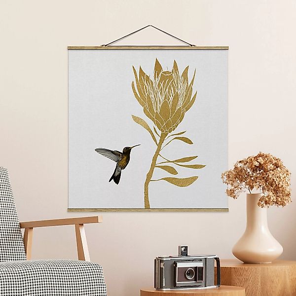 Stoffbild mit Posterleisten Kolibri und tropische goldene Blüte günstig online kaufen