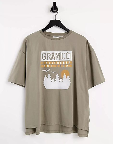 Gramicci – T-Shirt mit Sonnenuntergang-Logo und Schlitz in Grün günstig online kaufen