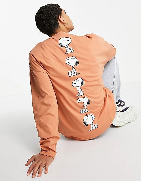 ASOS DESIGN – Langärmliges Oversize-Shirt mit Snoopy-Rückenprints in Braun günstig online kaufen