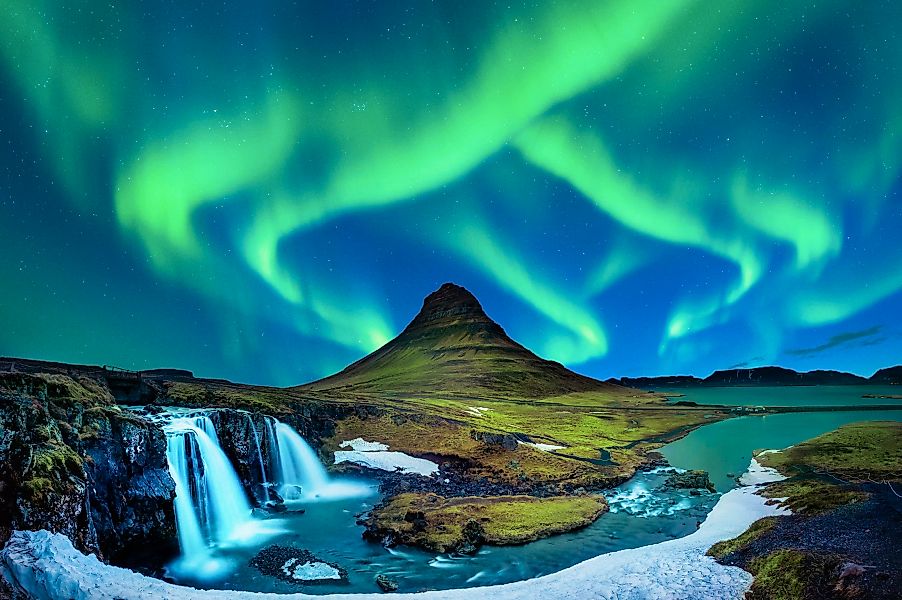 Papermoon Fototapete »KIRKJUFELL-NORDLICHT ISLAND GEBIRGE WASSERFALL FLUSS« günstig online kaufen