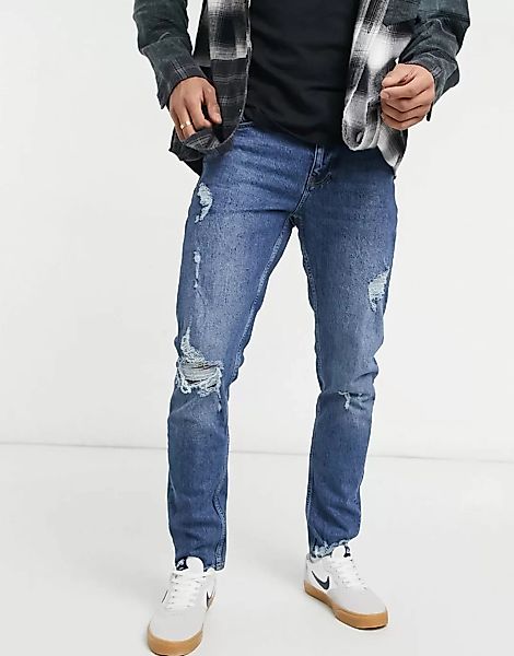 ASOS DESIGN – Schmal geschnittene Jeans in dunkler Waschung und Used-Optik- günstig online kaufen