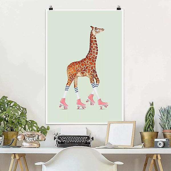 Poster Tiere - Hochformat Giraffe mit Rollschuhen günstig online kaufen