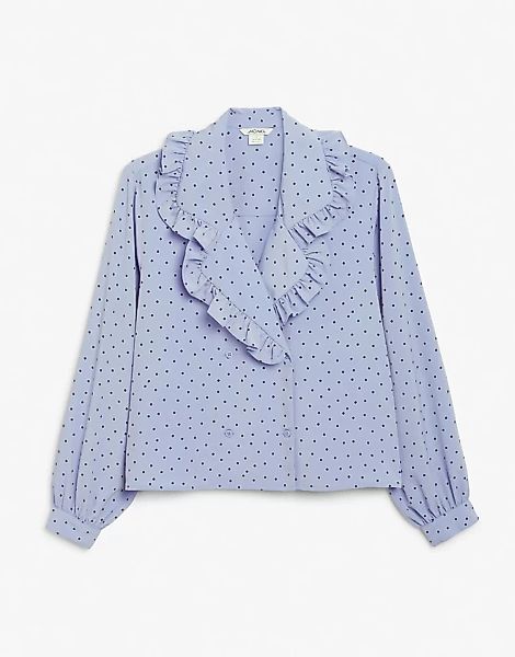 Monki – Marian – Bluse mit Rüschenkragen und Punktemuster in Blau günstig online kaufen
