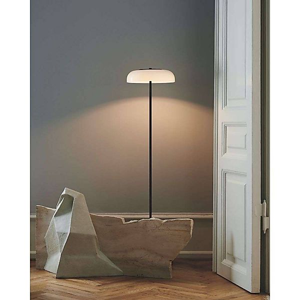 Nuura LED-Stehleuchte Blossi, Höhe 120 cm, schwarz/opal günstig online kaufen