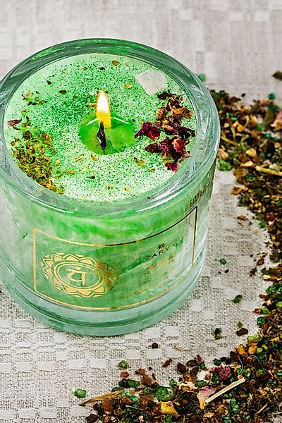 chakrana Duftkerze Chakra–Duftkerze aus Bio-Stearin, Glasbehälter günstig online kaufen