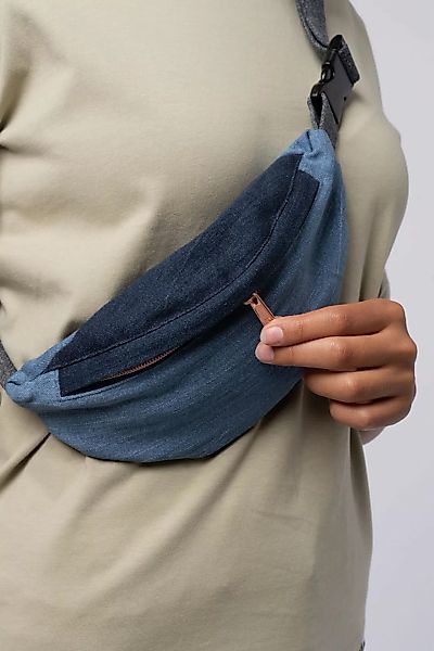 Unisex Hipbag aus recycelten Jeans günstig online kaufen