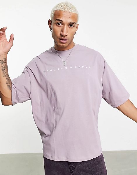 ASOS – Unrvlld Spply – Oversize-T-Shirt mit Logoprint in Lila-Violett günstig online kaufen