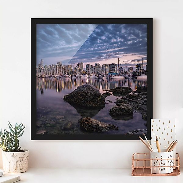 Bild mit Rahmen Architektur & Skyline - Quadrat Vancouver im Sonnenuntergan günstig online kaufen