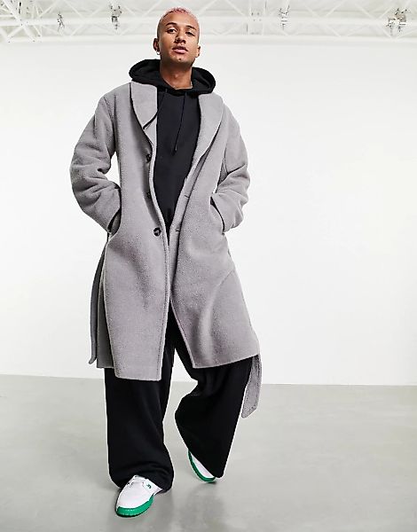 ASOS DESIGN – Langer Oversize-Mantel mit Woll-Optik in Grau mit Gürtel günstig online kaufen