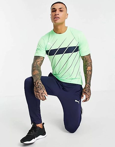 Puma – Football Play – T-Shirt mit Grafik in Grün günstig online kaufen