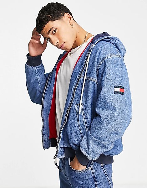 Tommy Jeans – Jeansjacke in mittlerer Waschung mit Kapuze-Blau günstig online kaufen