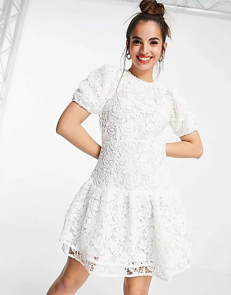 Miss Selfridge – Minikleid aus Spitze in Weiß mit Puffärmeln günstig online kaufen