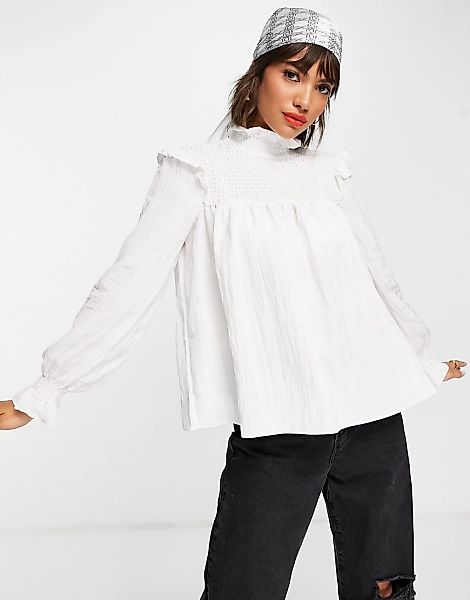 French Connection – Boza – Gesmokte Bluse in strahlendem Weiß mit hohem Hal günstig online kaufen