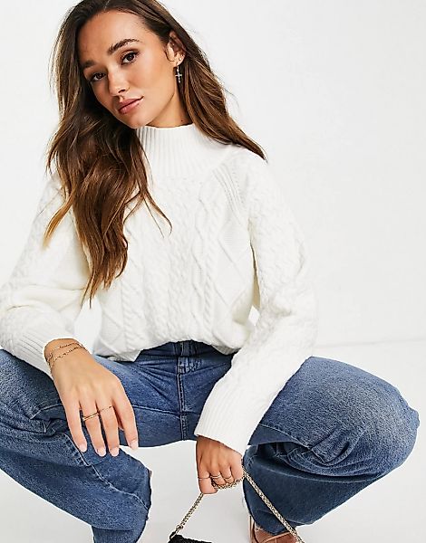 ASOS DESIGN – Hochgeschlossener Pullover in Cremeweiß mit Zopfmuster und we günstig online kaufen