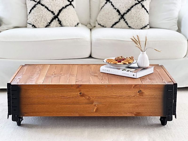 Vintage Couchtisch hellbraun aus massivem Holz mit Rollen günstig online kaufen