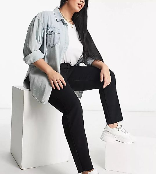 Missguided Plus – Riot – Mom-Jeans in Schwarz mit hohem Bund und unversäube günstig online kaufen