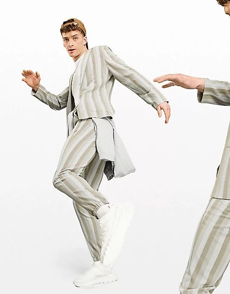ASOS DESIGN – Lässige Anzughose aus gestreiftem Seersucker in Ecru mit Bünd günstig online kaufen