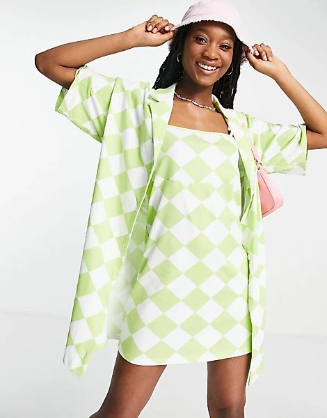 ASOS DESIGN – 2-in-1 Hemd mit Camisole-Minikleid in grünem Harlekin-Print-M günstig online kaufen