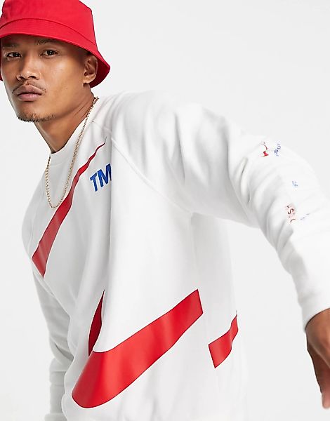Nike – Swoosh – Fleece-Sweatshirt in Weiß und Rot günstig online kaufen