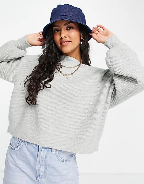 Miss Selfridge – Langärmliger Pullover in Grau mit asymmetrischem Carmenaus günstig online kaufen