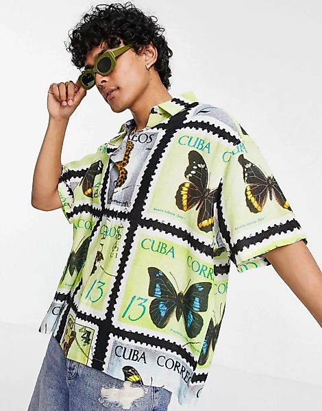 ASOS DESIGN – Kastenförmiges Oversize-Hemd mit Schmetterlingsbriefmarken-Pr günstig online kaufen