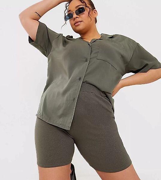 In The Style Plus x Naomi Genes – Shorts in Khaki, Kombiteil-Grün günstig online kaufen