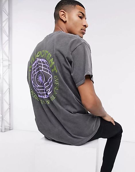 New Look – Oversize T-Shirt mit Globus-Rückenprint in Grau-Schwarz günstig online kaufen