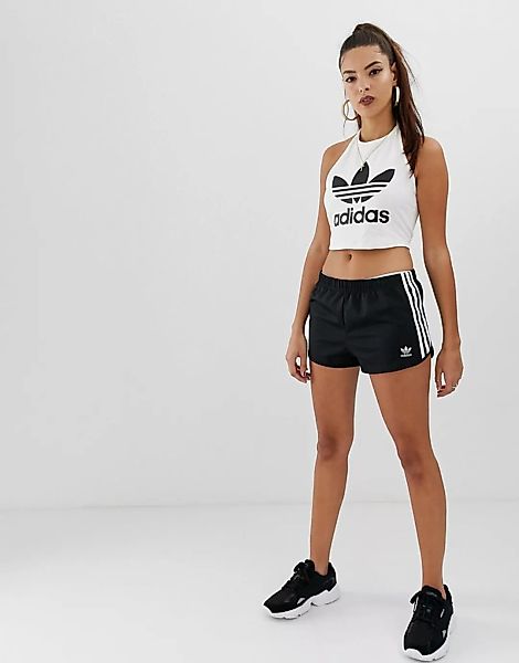 adidas Originals – adicolor – Schwarze Shorts mit drei Streifen günstig online kaufen