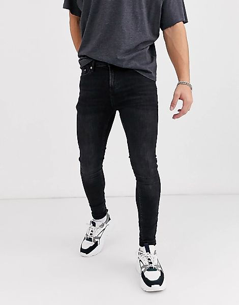 Topman – Super-Spray-on-Jeans aus Bio-Baumwolle in verwaschenem Schwarz günstig online kaufen