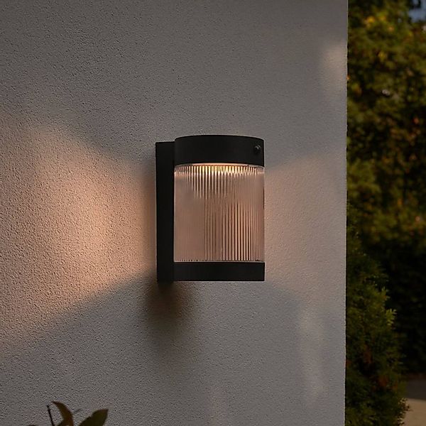 Solar-Außenwandleuchte Coupar, schwarz, Kunststoff, IP44 günstig online kaufen