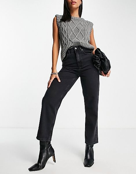 ASOS EDITION – Schmal zulaufende Jeans mit verdrehten Nähten in Schwarz günstig online kaufen