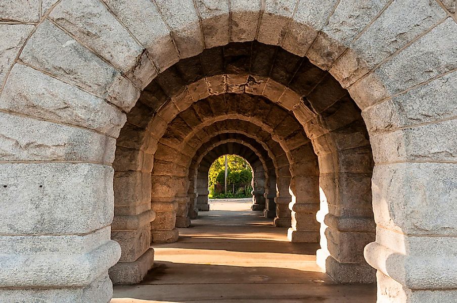 Papermoon Fototapete "TUNNEL-STEINWAND STEINMAUER STEINE STRUKTUR ALLEE DEK günstig online kaufen