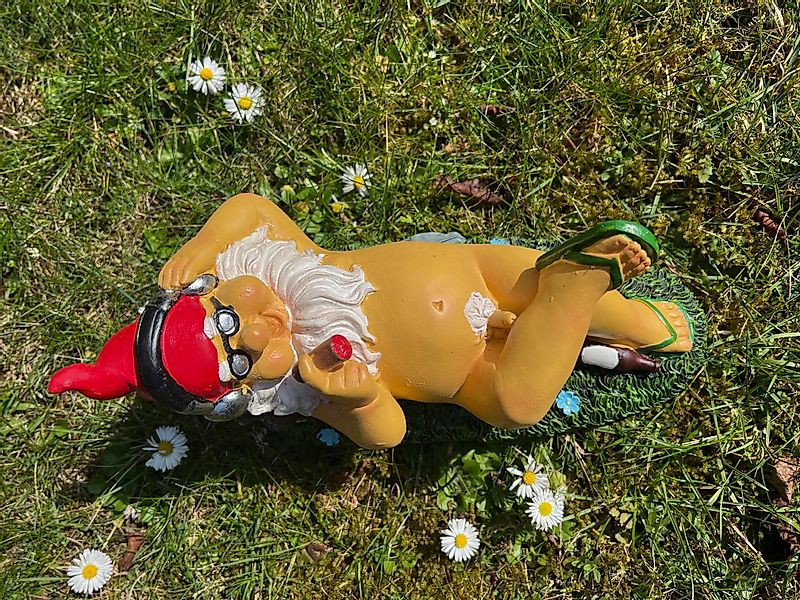 Geschenk-Himmel Gartenzwerg Gartenzwerg Nackter Gartenzwerg liegender günstig online kaufen