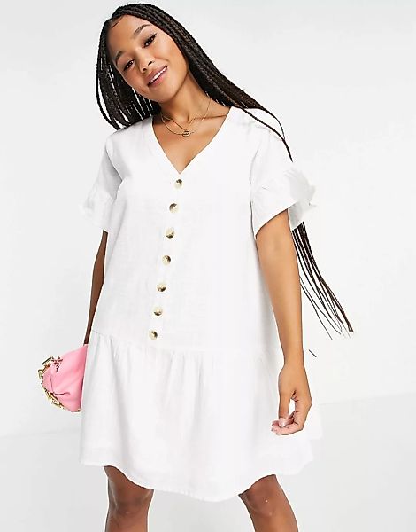 In The Style x Jac Jossa – Hängerkleid in Weiß mit Knopfleiste und Rüschen günstig online kaufen