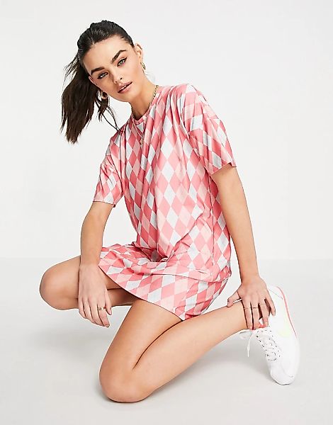 Urban Threads – T-Shirt-Kleid in Rosa mit Rautenmuster-Mehrfarbig günstig online kaufen