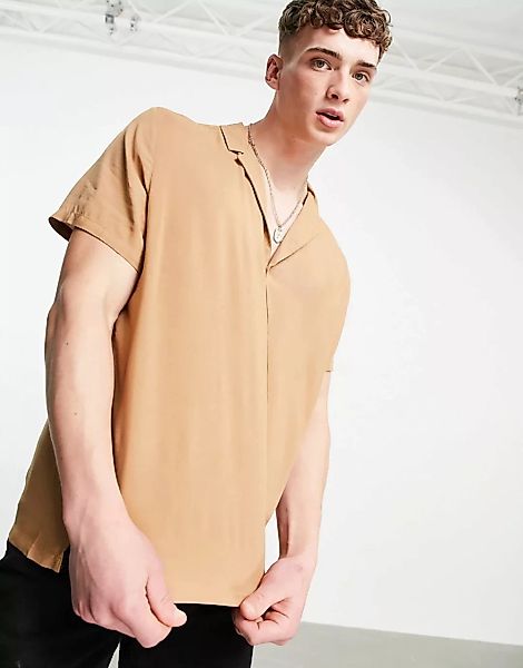 ASOS DESIGN – Locker geschnittenes Viskose-Hemd mit Reverskragen in Braun günstig online kaufen