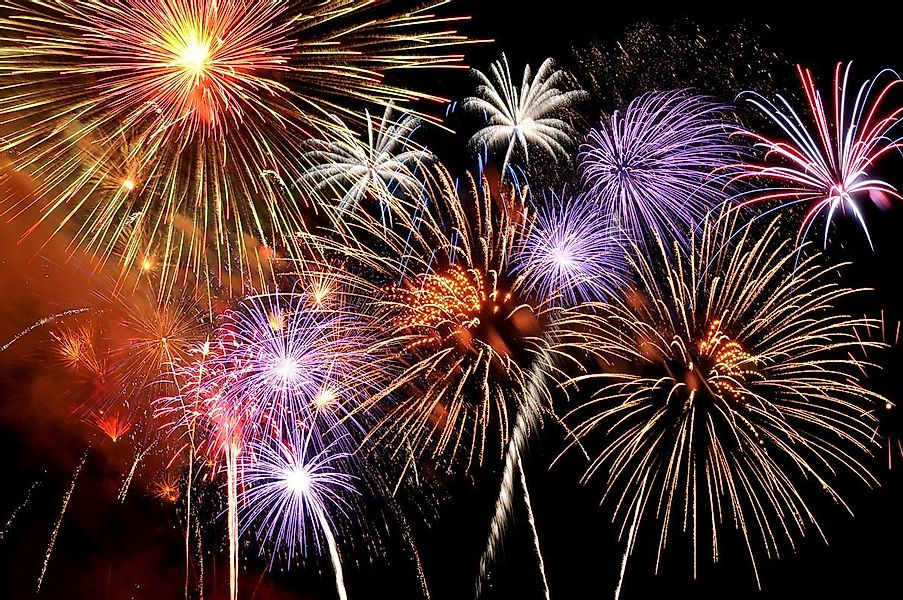 Papermoon Fototapete Berstendes Feuerwerk günstig online kaufen