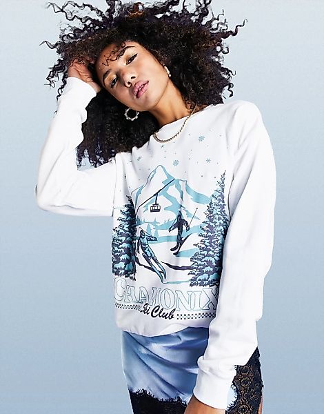 ASOS DESIGN – Oversize-Sweatshirt in Weiß mit „Chamonix Apres“-Motiv günstig online kaufen