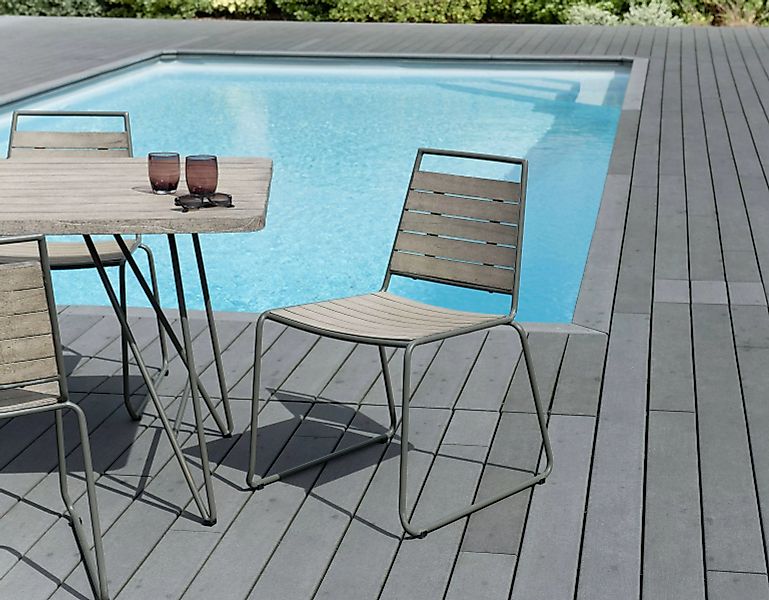 Macabane | 2er-Set stapelbare Stühle aus Holz und Metall günstig online kaufen