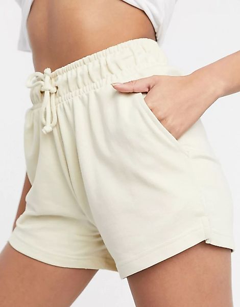 Missguided – Shorts in Stone mit Seitenschlitz-Neutral günstig online kaufen