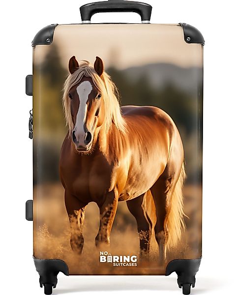 NoBoringSuitcases.com© Hartschalen-Trolley Braunes Pferd auf einer günstig online kaufen