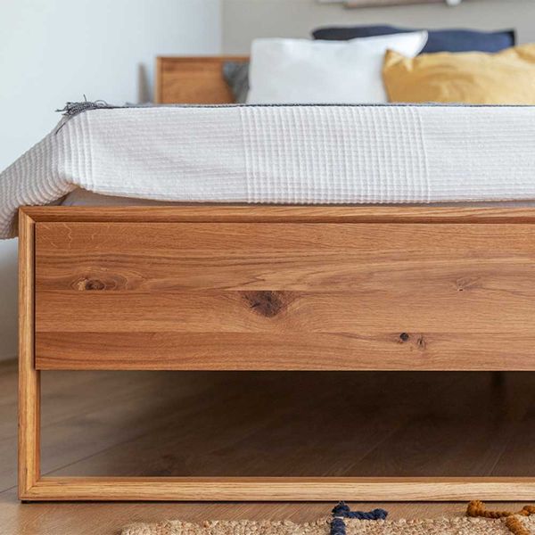 Bügelgestell Holzbett aus Eiche Massivholz Oberfläche geölt günstig online kaufen