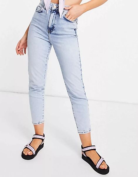 New Look – Mom-Jeans mit betonter Taille in Hellblau günstig online kaufen