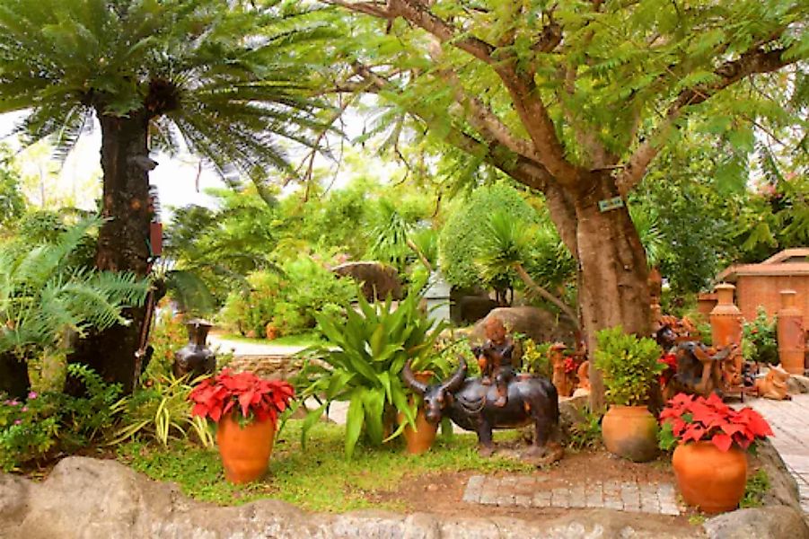 Papermoon Fototapete »GARTEN-KERAMIK STATUEN VIETNAM PARK CHAMTÜRME BLUMEN« günstig online kaufen