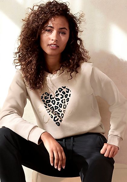 LASCANA Sweatshirt mit Herz-Leo-Druck, Loungewear günstig online kaufen