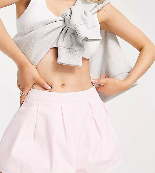Missguided Petite – Shorts mit Zierfalten in Rosa günstig online kaufen