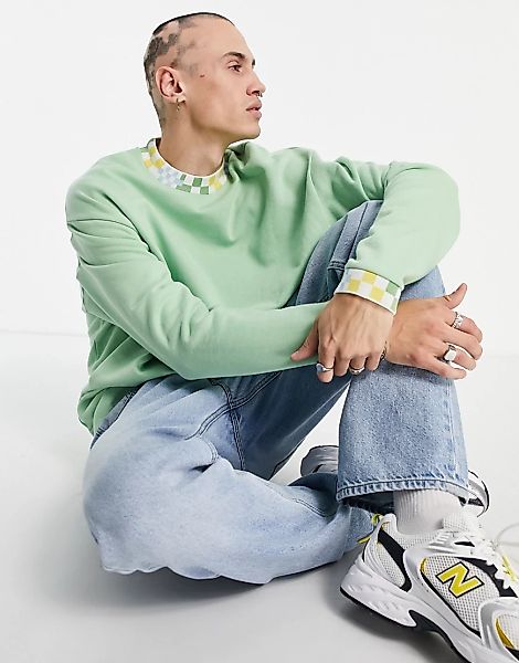 ASOS DESIGN – Oversize-Sweatshirt in Grün mit kariertem Detail am Ausschnit günstig online kaufen