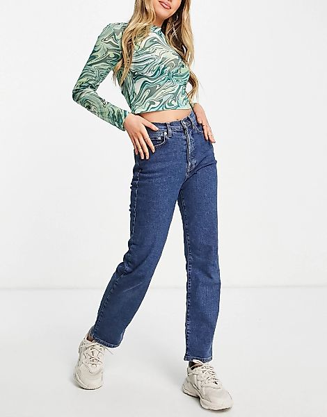 NA-KD – Jeans aus Bio-Baumwolle mit geradem Bein in mittlerem Blau günstig online kaufen