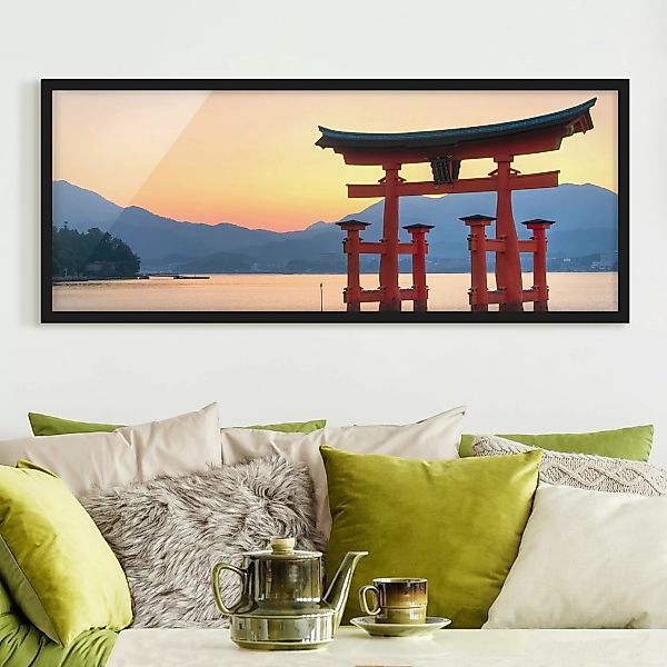 Bild mit Rahmen - Querformat Torii am Itsukushima günstig online kaufen